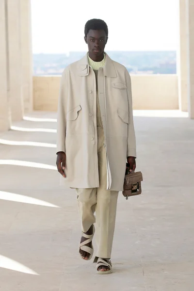 Look 27